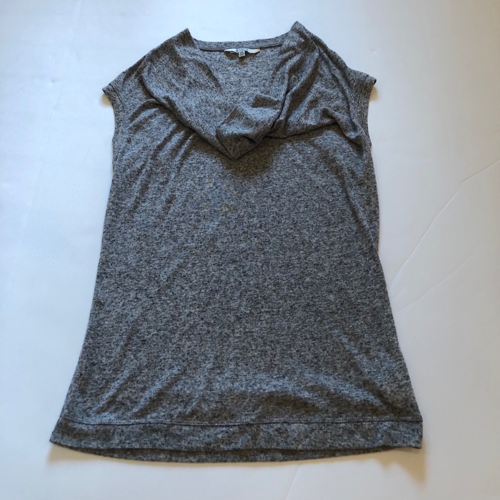 BB Dakota Gray Sleeveless Top Sz XS Rarely Worn